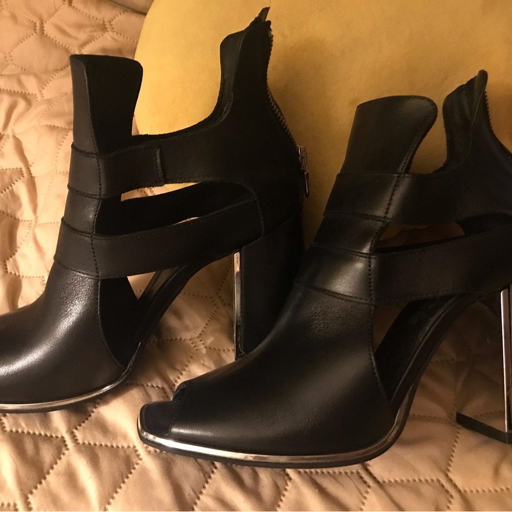 Women brand new Italian made sandals